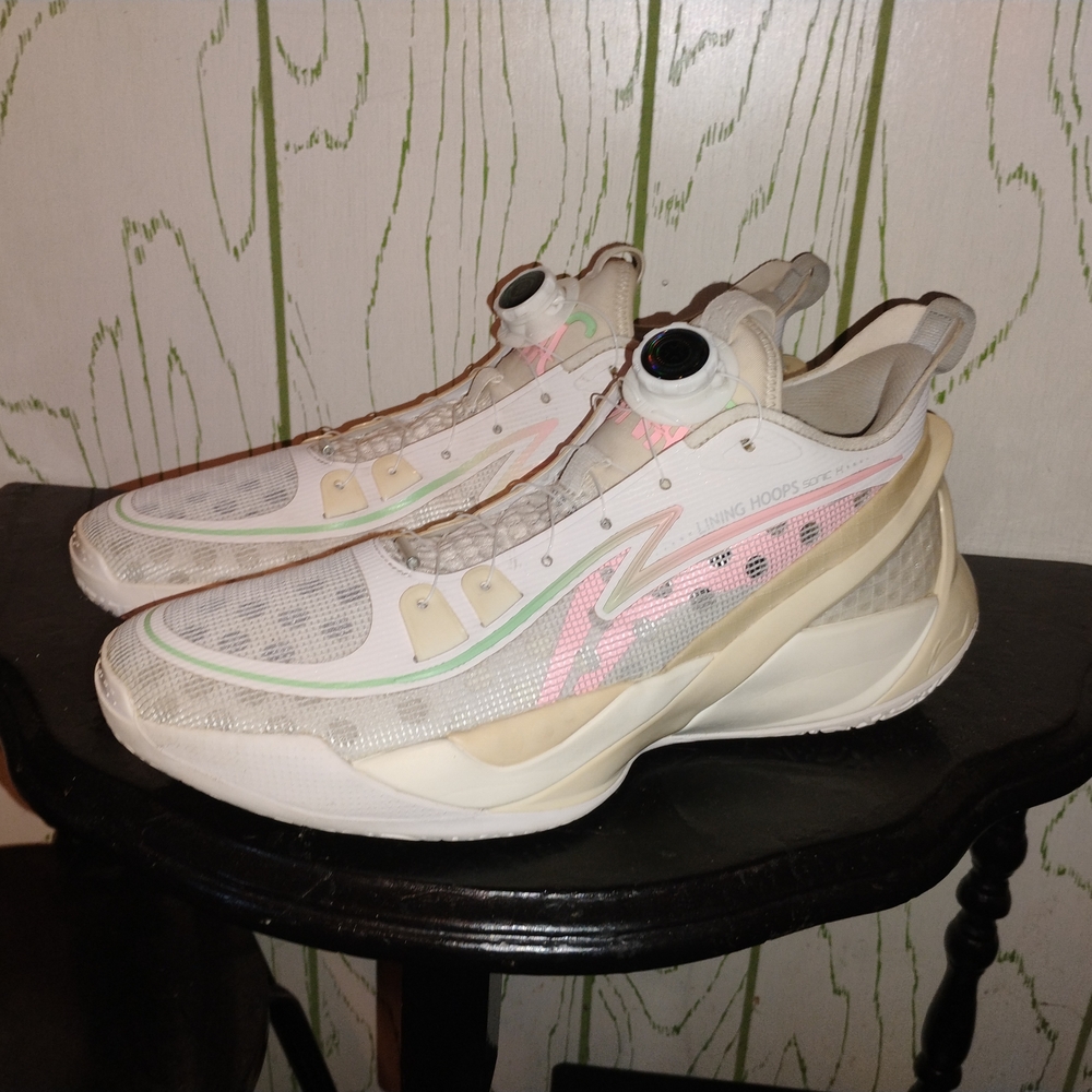 Li-Ning Sonic X Men's Athletic Shoes with Pink and Cream Accents